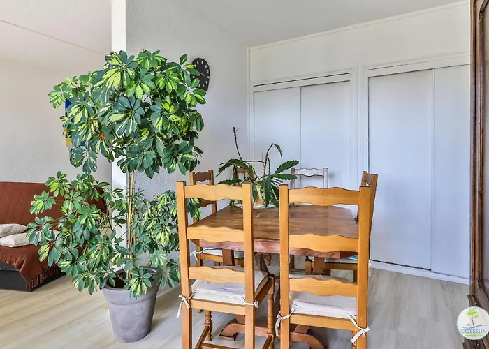 Bourg T3 Avec Piscine Apartman