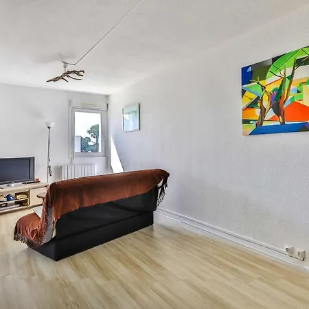 Bourg T3 Avec Piscine Apartment